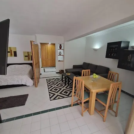 Апартаменты Charming Beachside Apartment- The Perfect Getaway! *