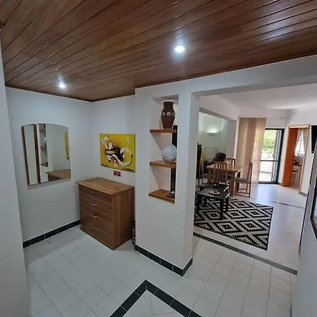 Апартаменти Charming Beachside Apartment- The Perfect Getaway!