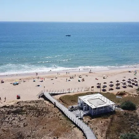 Charming Beachside Apartment- The Perfect Getaway! Appartamento Albufeira