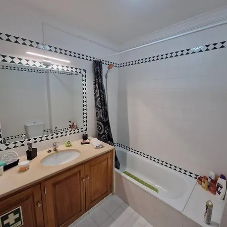 Charming Beachside Apartment- The Perfect Getaway! Апартаменти Албуфейра