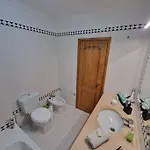 Charming Beachside Apartment- The Perfect Getaway! * البوفيرا