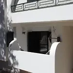 Charming Beachside Apartment- The Perfect Getaway! * البوفيرا